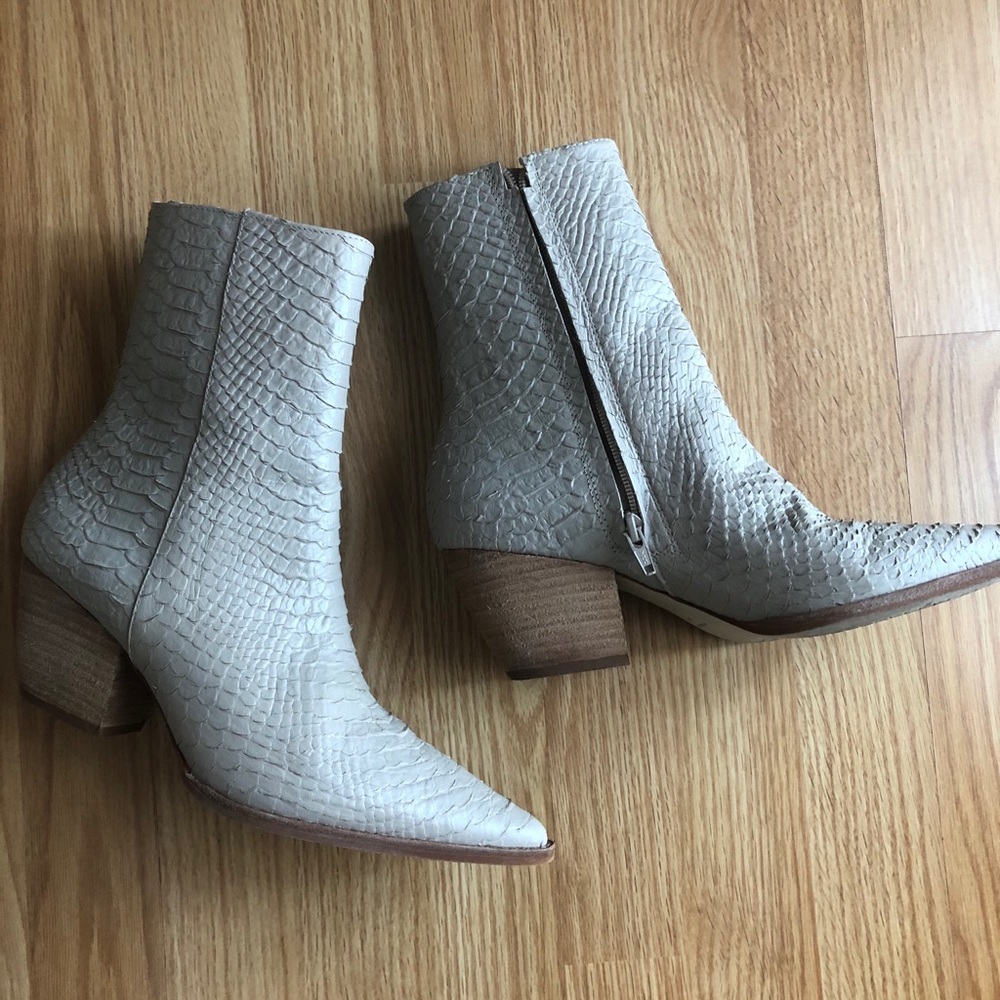 New Matisse Caty boots in Ivory Snake 9